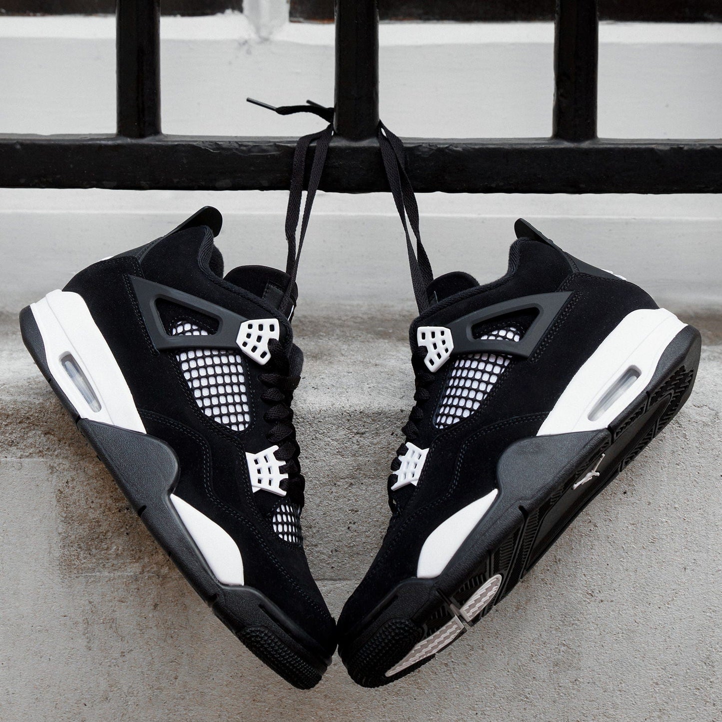 Air Jordan 4 Retro 'White Thunder'